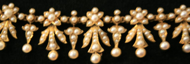 18 carat gold, natural pearls